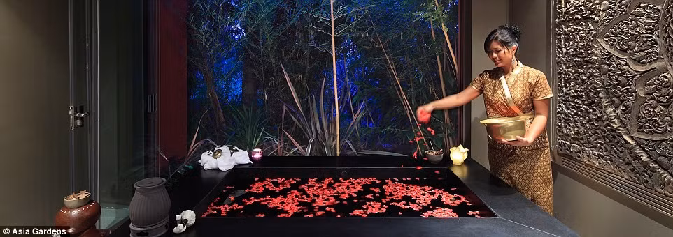 Raheem Sterling, Harry Kane hay bất kỳ thành viên nào khác của tuyển Anh đều có thể thưởng thức một loạt phương pháp trị liệu theo phong cách Thai Spa. Thậm chí họ có thể tham gia chương trình chăm sóc sức khỏe.