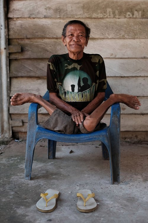 Doc la: Ong gia U70 uon deo chan tay nhu keo keo-Hinh-3