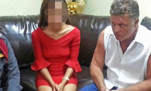 Noi long phan gai “ban hoa” tren pho den do Bangkok