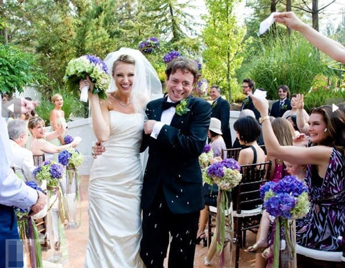 Tháng 6/2008, ngôi sao của chương trình Saturday Night Live Chris Kattan kết hôn cùng cô bạn gái suốt 2 năm qua, Sunshine Tutt. Tuy nhiên, nụ cười rạng rỡ trong đám cưới không kéo dài được bao lâu. 2 tháng sau đó, Chris đệ đơn xin ly hôn và họ chính thức đường ai nấy đi vào tháng 2/2009.