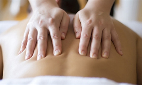 “An tu” cua thieu nu bi ke gian “trom” mat doi con gai