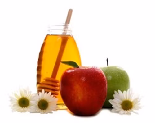 Một số cách chữa viêm họng khác: Mật ong và giấm táo: Thêm mật ong và giấm táo với số lượng tương đương vào nước ấm và uống, giọng sẽ có cảm giác dịu đi.