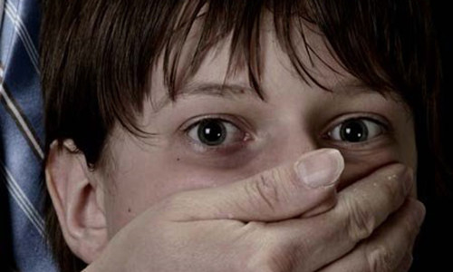 Ke la mat lieu linh vao nha, bat coc be 3 thang tuoi