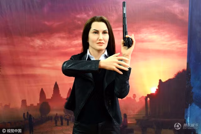 Rất ít người nhận ra đây là Angelina Jolie. Đa số khán giả cho rằng tượng sáp tại Thẩm Dương đánh đố người xem. "Chúng tôi đến tham quan và kết hợp việc giải đáp câu hỏi đây là ai", một khán giả hài hước chia sẻ.