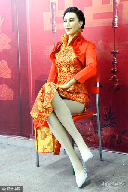 Nhiều ý kiến đánh giá đây là phiên bản già và xấu của nữ diễn viên Phạm Băng Băng. Ban tổ chức đã tạc tượng nhưng không cần lấy số đo thật nên tác phẩm hoàn thành bị cho "rẻ tiền".