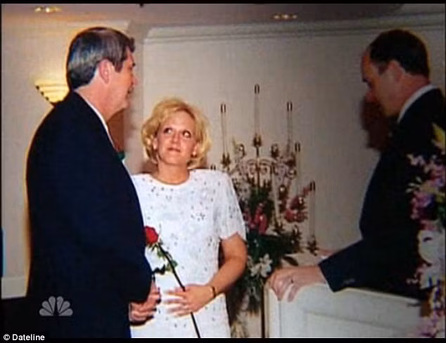 Theo lời của bạn bè và gia đình, cặp vợ chồng này sống rất hạnh phúc. Sharee luôn dành những lời có cánh cho chồng, khen ngợi cách Bruce đối xử tốt với cô cùng các con. Tuy Bruce không phải là cha ruột, bọn trẻ luôn quý mến và dành tình cảm đặc biệt cho dượng của chúng. Người đàn ông lớn tuổi luôn đối xử với cô vợ trẻ.