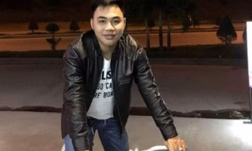 Cong tu hiep dam thieu nu o tren o to