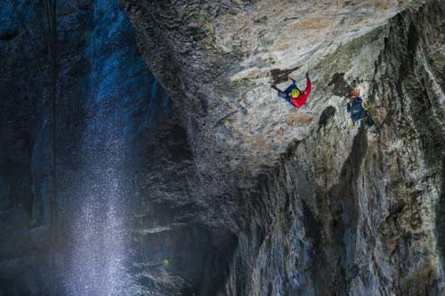 Ngọn núi dựng đứng Eptingen, Thụy Sĩ cao 40m là nơi không phải ai cũng đủ can đảm để chinh phục.
