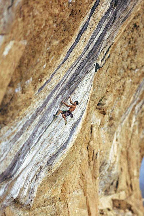 Núi La Dura Dura (Tây Ban Nha) đã trở thành điểm leo núi khó nhất thế giới trong 2 năm 2012 và 2013, Chris Sharma sau khoảng 70 lần leo đã chinh phục thành công ngọn núi hiểm trở này.