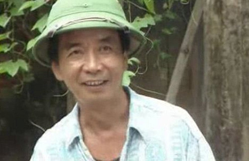 4. Diễn viên Tuấn Dương Là 1 trong những gương mặt diễn viên được nhiều khán giả yêu thích với những vai diễn sợ vợ hay lão nông hài hước, nhưng cuộc sống của anh lại vô cùng khó khăn và nghèo khó. Gánh nặng cuộc sống và những vất vả mưu sinh khiến đồng lương trang trải không đủ, vợ chồng anh phải sống trong căn nhà nhỏ chật chội, cũ nát, không đồ đạc đắt tiền, giá trị.