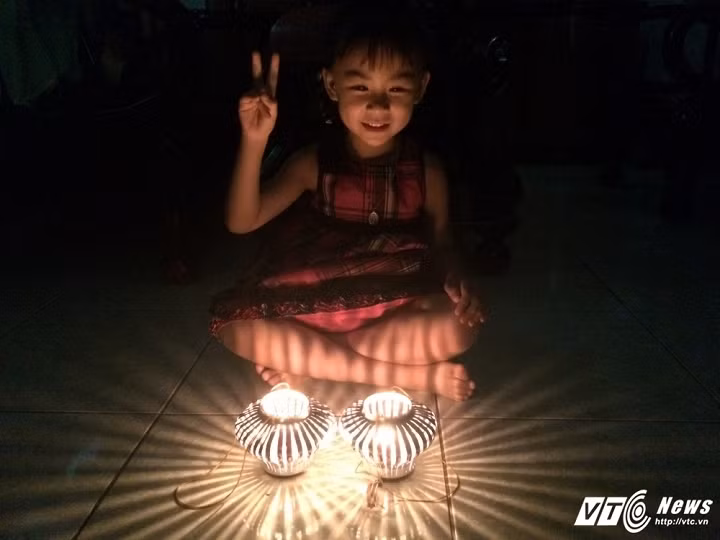 Ong lao 70 dung vo lon bia lam den long “bat” lai hang Trung Quoc-Hinh-2