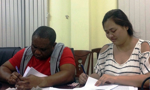 Sap “bay tinh” ong Tay den, hon 100 phu nu mat trang 20 ty