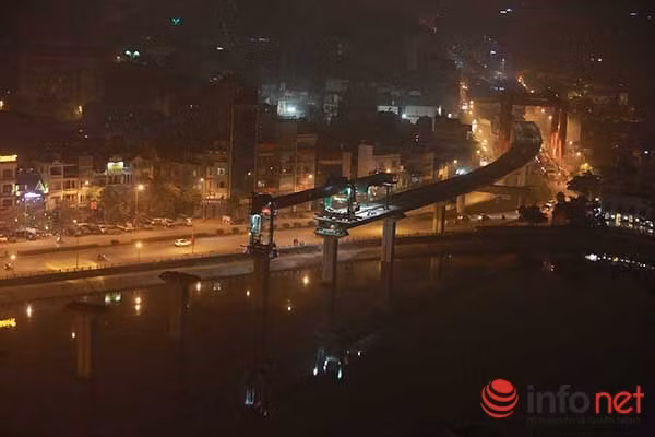 Đoạn đường sắt trên cao đi qua hồ Hoàng Cầu sẽ có khoảng 8 nhịp cầu, mỗi nhịp 2 phiến dầm và phải thi công hoàn toàn sau 22h hàng ngày.