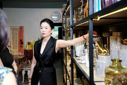 Lệ Quyên được xem là một trong những ca sĩ sành điệu và sở hữu nhiều hàng hiệu nhất nhì làng giải trí Việt.