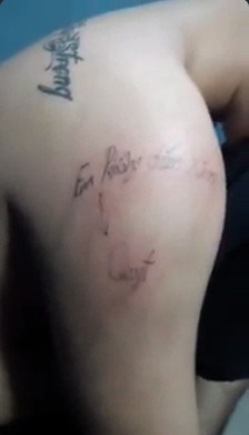 Chủ quán tên Trí cho hay: “Người ta mở tiệm xăm phải mua đồ nghề, đi học, thuê mặt bằng, phải đầu tư rất nhiều chứ đâu có dễ dàng gì. Lúc đầu tin tưởng còn chờ ở trong này, ai ngờ nó ra ngoài và định bỏ trốn. Đi xăm dân chơi đấy sao không trả tiền”.Anh Trí chia sẻ hình xăm của “khách hàng” này phải mất 3 giờ đồng hồ mới hoàn thiện, mất rất nhiều công sức và thời gian. Hơn nữa, đây không phải là lần đầu tiên tiệm bị quỵt tiền xăm cho nên không nhân nhượng được nữa. Sau khi đăng tải trên trang mạng xã hội, câu chuyện quỵt tiền xăm nhận được rất nhiều lượt bình luận và chia sẻ của cộng đồng mạng. Đa số ý kiến cho rằng chủ tiệm khá cao tay khi đưa ra biện pháp xử lý thông minh, tránh những trường hợp tiếp, còn nam thanh niên kia đã nhận được bài học thích đáng cho hành động quỵt tiền xăm.