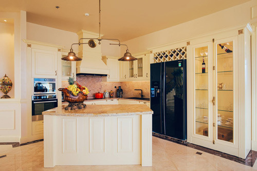 Nhà bếp đầy đủ tiện nghi để phục vụ cho cả gia đình.