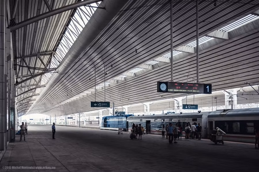 Con tàu này sẽ đưa bạn vào Triều Tiên, nơi hải quan đang chờ bạn với những quy định nghiêm ngặt.