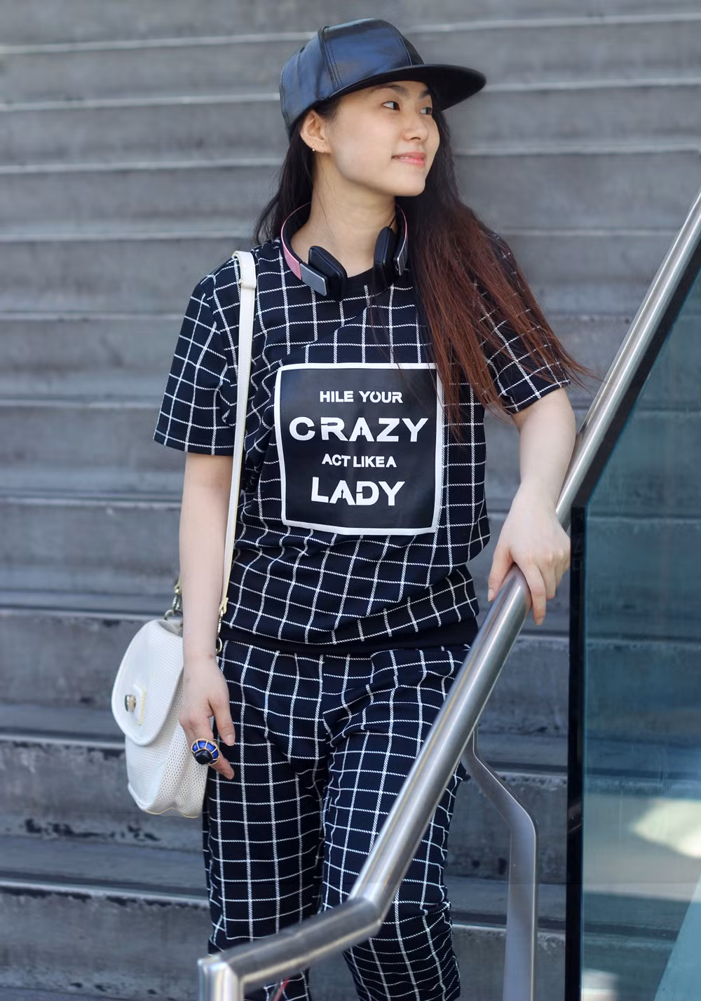 Nếu trang điểm nhẹ nhàng, gương mặt Lương Bích Hữu sẽ nhẹ nhàng và cuốn hút hơn rất nhiều.