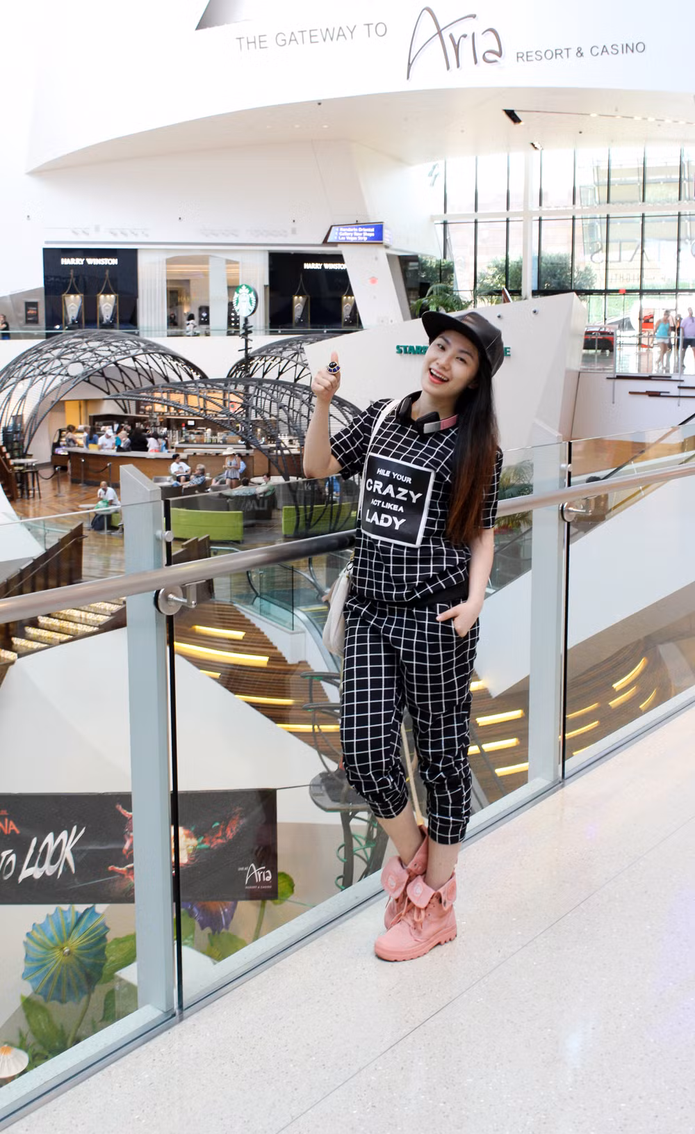 Dù đã ngoài 30 nhưng Lương Bích Hữu cũng vẫn rất nhí nhánh. Thời gian gần đây người đẹp cũng chú ý đến trang điểm và chỉn chu phong cách hơn.