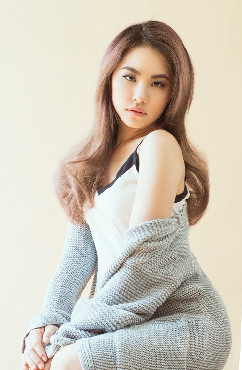 Nữ ca sĩ Lương Bích Hữu vô cùng xinh đẹp và quyến rũ khi chụp các bộ ảnh thời trang.