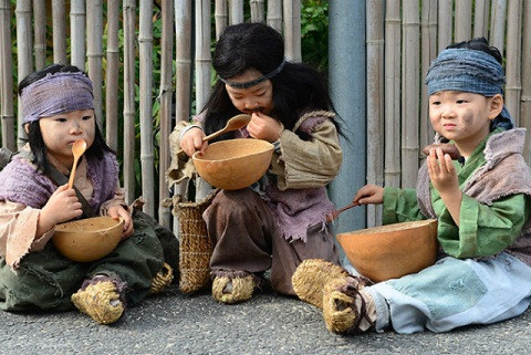 Xuất hiện trong bộ phim truyền hình Yang Young Sil với tư cách khách mời ba, với màn ăn uống kinh điển, khiến nhiều khán giả thích thú vì đây là "công việc" được 3 anh em yêu thich.