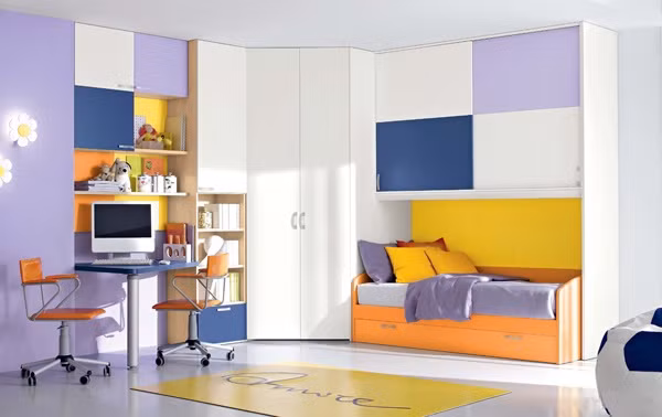 Phòng ngủ dành cho con trai đơn giản nhưng cũng không kém phần đặc sắc với sự pha trộn tinh tế các mảng màu rực rỡ. (Ảnh minh họa)