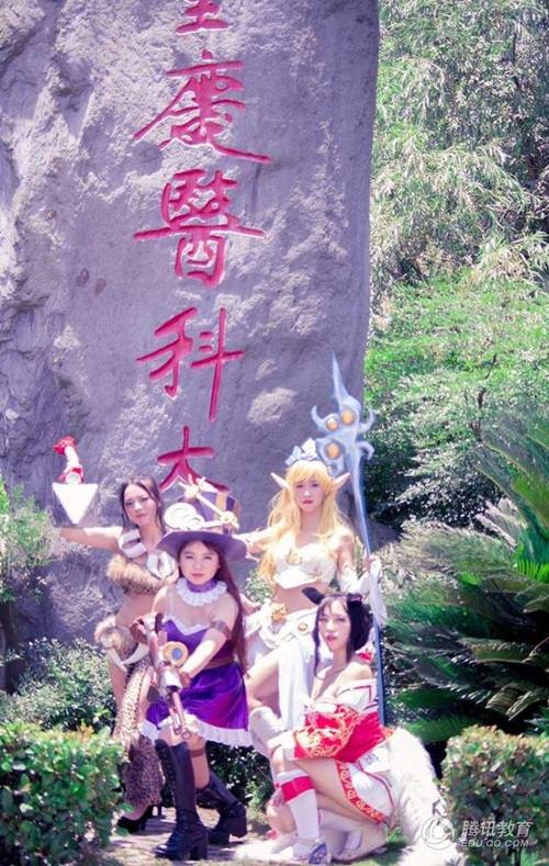 Một số người cho rằng, nhóm nữ sinh trường Y này "sống ảo", thích gây sự chú ý nên đã diện đồ cosplay nổi bật trong ngày chụp ảnh kỷ yếu.