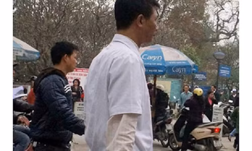 Chuyen tinh chang trai 5 ngay cham nguoi yeu trong nha xac