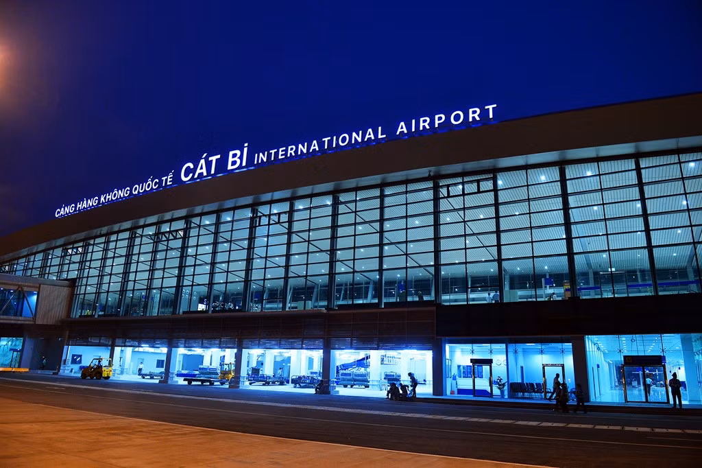 Đến hết quý I/2017, giai đoạn 2 của dự án cải tạo, mở rộng khu bay sẽ hoàn thành và đưa vào khai thác. Nhà ga Cát Bi đảm bảo khai thác các loại tàu bay code E như Boeing 777, Boeing 787, Airbus A350...