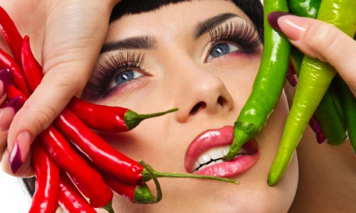 Tuyet doi khong uong nuoc khi an phai do cay nong