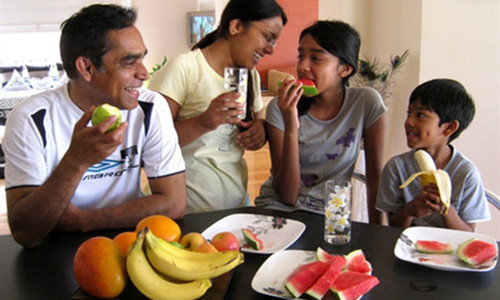 3 nguy hai nhan tien khi an trai cay sau bua com