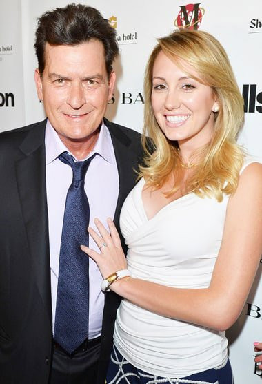 Charlie Sheen và vị hôn thê cũ của mình Brett Rossi.
