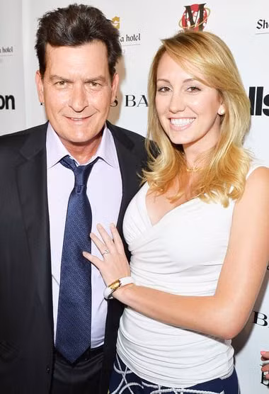 Charlie Sheen và vị hôn thê cũ của mình Brett Rossi.