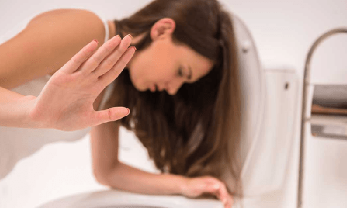 Những người sinh vào tháng 1 dễ bị các bệnh gây cảm giác buồn nôn. (Ảnh minh họa)