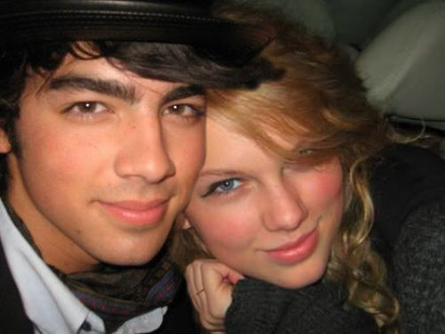 Joe Jonas Năm 2008, người hâm mộ được biết đến chuyện tình yêu đẹp giữa Taylor Swift với cậu hai nhà Jonas là Joe Jonas. Tuy nhiên chuyện tình ngắn ngủi chỉ kéo dài 3 tháng và kết thúc chỉ bằng 27 giây chia tay qua điện thoại của Joe với lý do anh đã yêu người khác. Từ khi yêu Taylor Swift, thành viên nhóm Jonas Brothers trở thành chàng trai đầu tiên được “công chúa nhạc đồng quê” dành tặng hẳn 3 ca khúc gồm Last Kiss, Forever and Always và Holly Ground.