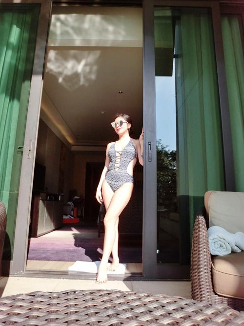 Bà mẹ một con tự tin khoe vóc dáng sexy.