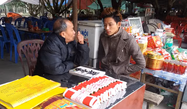 Du khach bi cheo keo xem boi o Con Son - Kiep Bac-Hinh-2