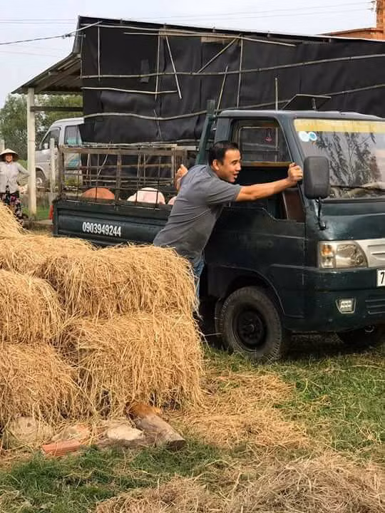 Quyền Linh tích cực thực hiện công tác xã hội.