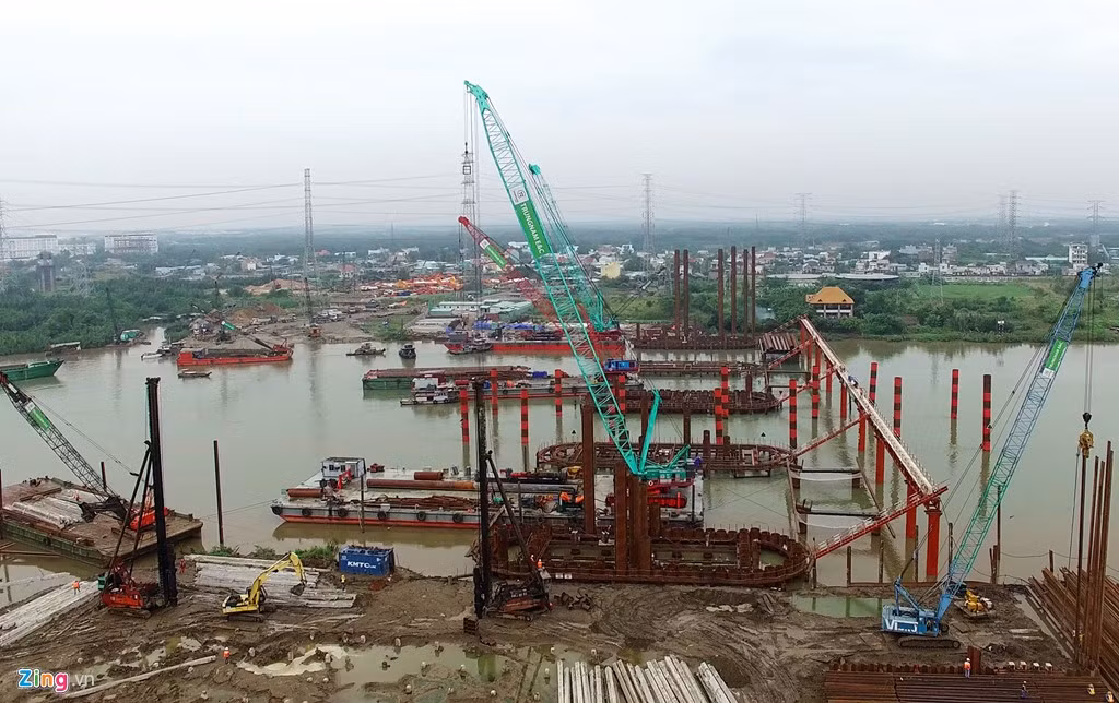 Hệ thống cống sẽ vận hành theo nguyên tắc: mùa mưa (khi mực nước thượng lưu lớn hơn mực nước hạ lưu), cửa tiêu nước sẽ được mở và ngược lại; mùa khô cống sẽ mở cửa tiêu nước khi mực nước thượng lưu lớn hơn hạ lưu và mực nước hạ lưu lớn hơn +0,6 m (mực nước thấp nhất cần đảm bảo môi trường sinh thái phía trong cống).