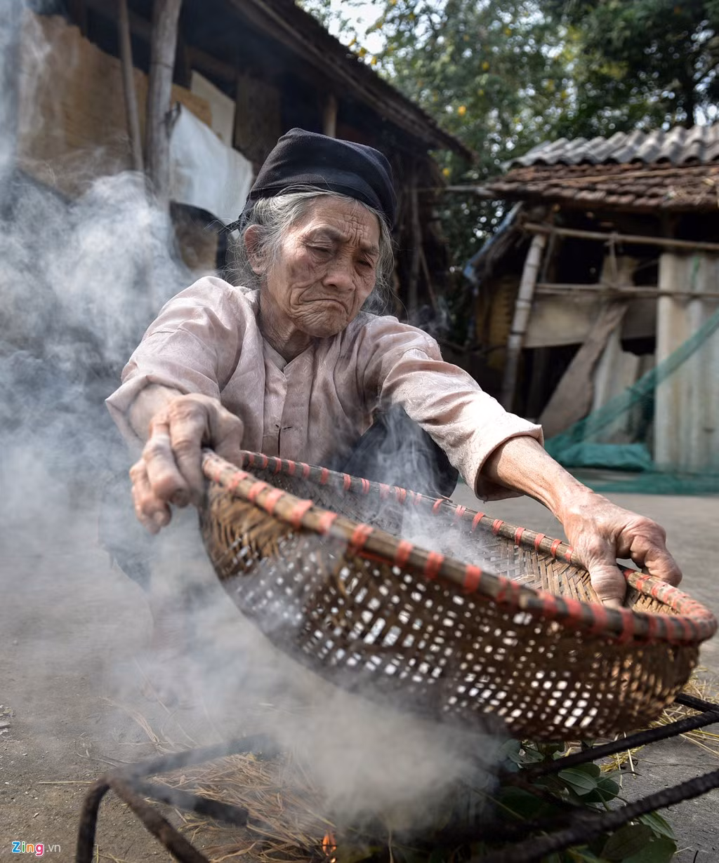 Trong thời kỳ kháng chiến chống Mỹ, thôn Thống Nhất có rất nhiều người làm đất hun khói để bán. Ở chợ huyện Lập Thạch còn có cả khu bán đất riêng với giá rất rẻ. Nhưng sau này, số lượng người ăn và người bán càng ngày càng giảm.
