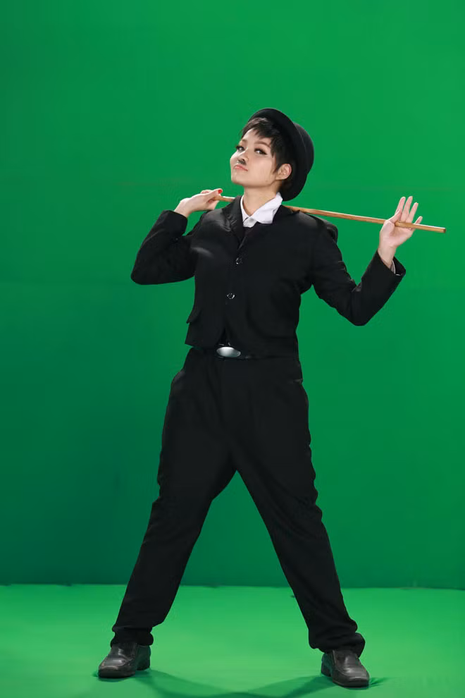 Từng đảm nhiệm nhiều vai trò khác nhau như người mẫu, diễn viên, ca sĩ, nhà quản lý nên các thử thách trong Hoán đổi đang được Thuỷ Top rất hào hứng và mong chờ, cô chia sẻ: “Thuỷ rất thích những cái mới, bản thân mình chỉ sợ những thứ nhàm chán thôi chứ còn được thử thách mà là những thử thách đòi hỏi sáng tạo nữa thì mình rất hào hứng tham gia. Mình cũng yêu thích trải nghiệm nên "Hoán đổi" sẽ là một trải nghiệm mới với bản thân mình”.