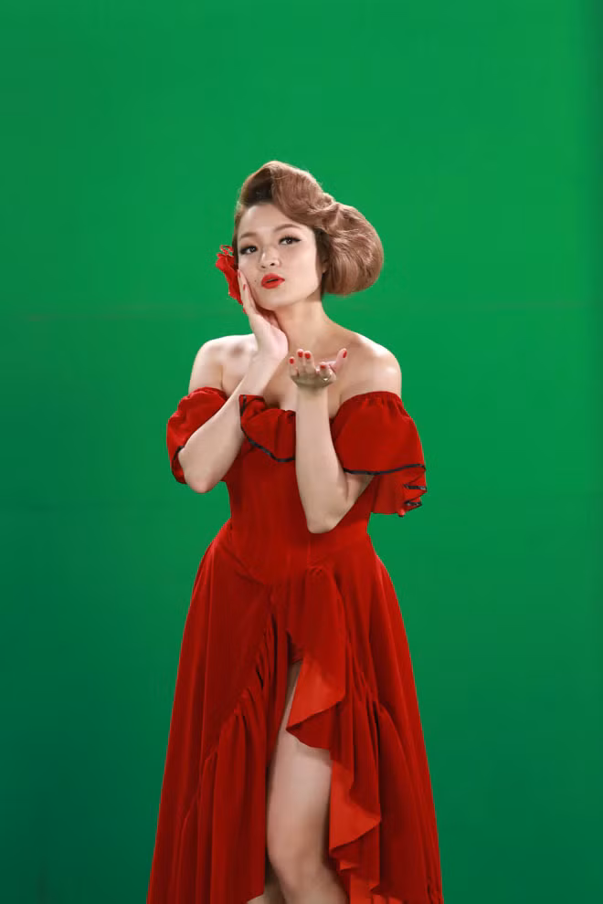 Song song với việc tham gia chương trình gameshow lần này, Thuỷ Top cũng chuẩn bị quay Mv cho ca khúc mới vào cuối tháng 10.