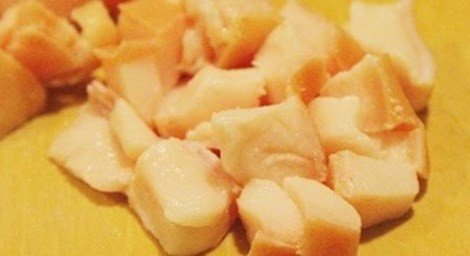 Ăn dầu ăn hoàn toàn thay mỡ động vật. Các chuyên gia dinh dưỡng thường khuyên rằng, ăn dầu thực vật tốt hơn mỡ động vật, nhưng không có nghĩa là bạn loại bỏ hoàn toàn mỡ động vật ra khỏi khẩu phần ăn của mình. Để có sức khỏe tốt, bạn nên dùng cả hai nếu sức khỏe bình thường. Mỡ động vật cung cấp lipid để cấu tạo nên các bộ phận trong cơ thể, cung cấp cholesterol cho cơ thẻ bạn mặc dù không nhiều.