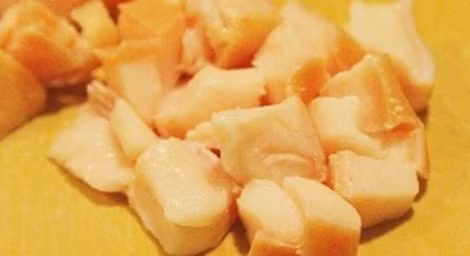 Ăn dầu ăn hoàn toàn thay mỡ động vật. Các chuyên gia dinh dưỡng thường khuyên rằng, ăn dầu thực vật tốt hơn mỡ động vật, nhưng không có nghĩa là bạn loại bỏ hoàn toàn mỡ động vật ra khỏi khẩu phần ăn của mình. Để có sức khỏe tốt, bạn nên dùng cả hai nếu sức khỏe bình thường. Mỡ động vật cung cấp lipid để cấu tạo nên các bộ phận trong cơ thể, cung cấp cholesterol cho cơ thẻ bạn mặc dù không nhiều.