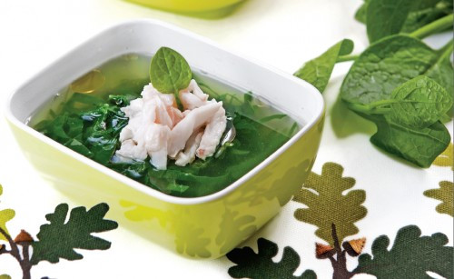 Tăng sữa cho sản phụ sau sinh: Phụ nữ sau khi sinh ít sữa, ăn rau mồng tơi sẽ nhiều sữa hơn. Trong rau mồng tơi có các vitamin A3, B3, chất saponin, chất nhầy và chất sắt nên tốt cho thai phụ… Món ăn nấu từ mùng tơi với gà ác, đậu đen ninh nhừ ăn nóng sẽ giúp sản phụ nhiều sữa, mau hồi phục sức khỏe lại có làn da hồng hào, tóc đen mượt.