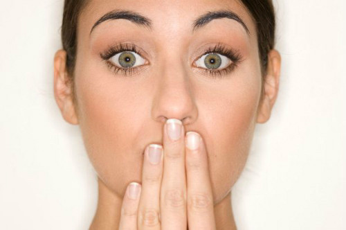 Chữa khó chịu, hơi thở nóng: Khi người khó chịu, mũi thở ra hơi nóng thì nấu canh rau mồng tơi thái nhỏ với cua đồng giã nát ăn vào các buổi trưa, rất công hiệu.