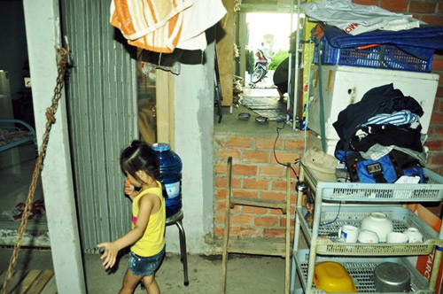 Việc di chuyển của người dân cũng rất bất tiện.