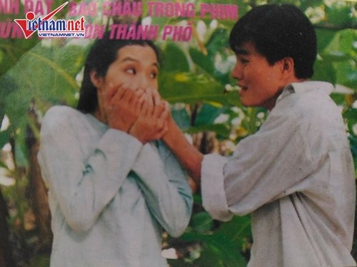 Ngay ở năm thứ nhất, Cao Minh Đạt may mắn đến với nghệ thuật thứ 7 bằng vai diễn đầu tiên trong bộ phim cổ tích Vua heo. Gương mặt sáng ăn ảnh và diễn xuất tốt đã giúp anh ghi điểm lần đầu với khán giả. Sau đó, anh còn tiếp tục tham gia một vai phụ trong phim truyền hình Những đứa con thành phố (đạo diễn Đỗ Phú Hải), vai diễn trong sáng, dễ thương như bản chất con người anh.