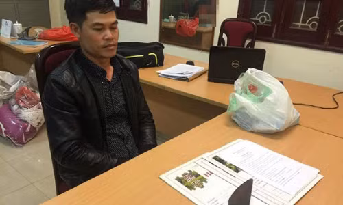 Co gai can gan dut luoi ten yeu rau xanh co bi xu ly?