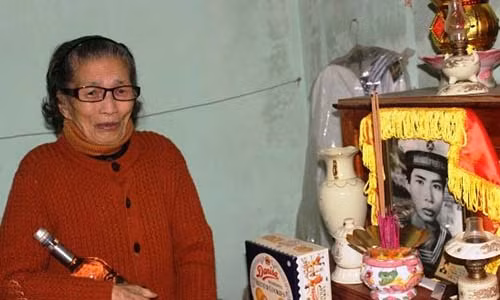 Hai chien Gac Ma: Xot xa nhung nguoi me tho...chai nuoc bien